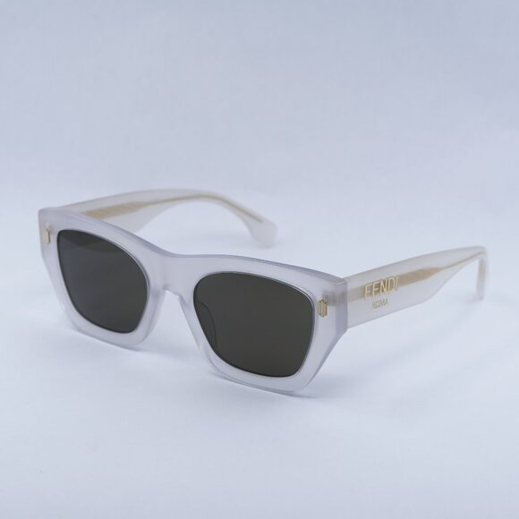 🕶️ New Fendi FE40100I 21E Sunglasses - Translucent White Frame, Brown Lenses - Picture 1 of 11
